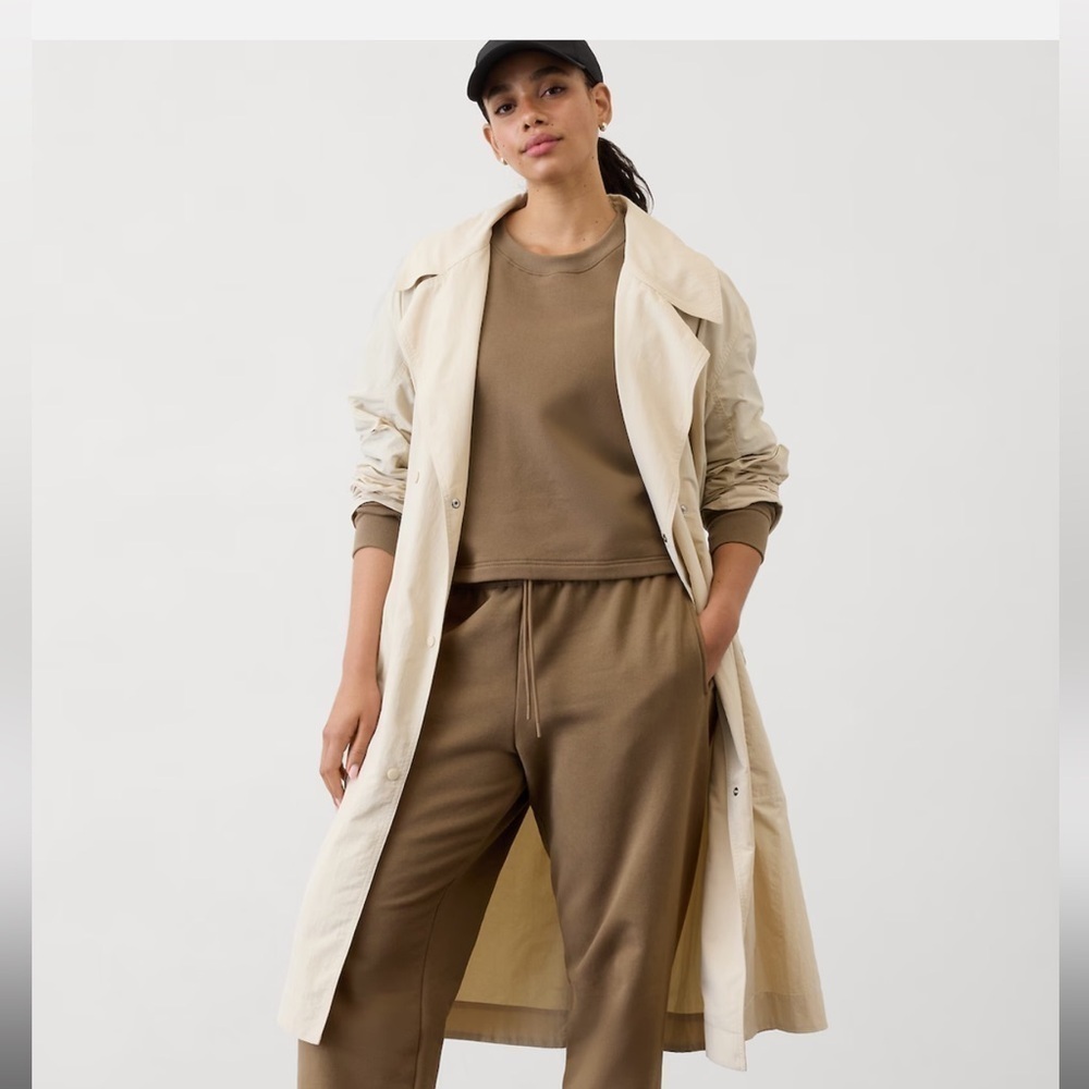Athleta Cozy taupe/brown cropped sweatshirt